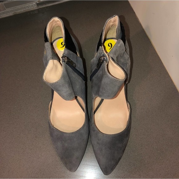 Brand new Nine West Gray Suede Beesley Pointed Toe Heel NWOT size 9 4” high - Picture 2 of 5